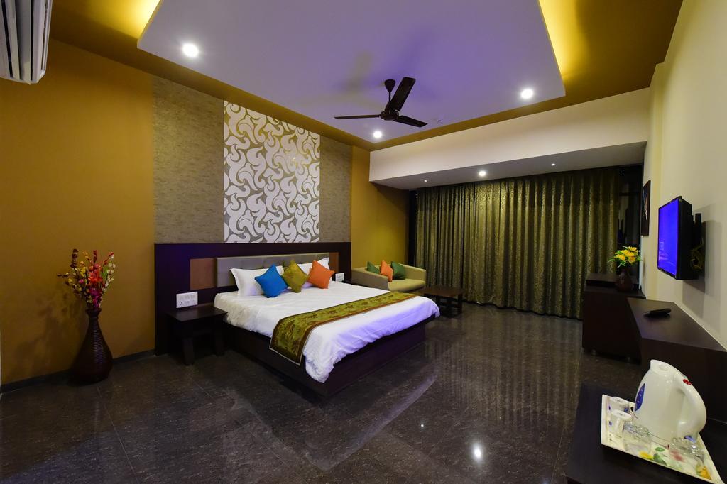 Nadiād Hotel Opulence מראה חיצוני תמונה