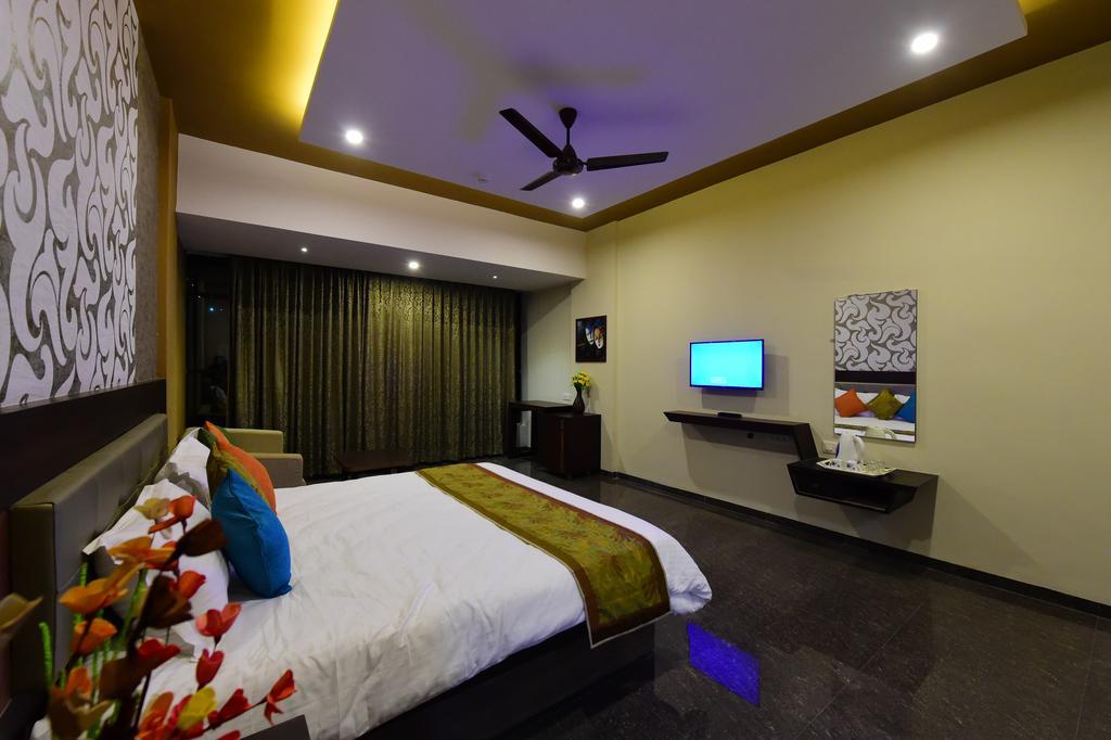 Nadiād Hotel Opulence מראה חיצוני תמונה