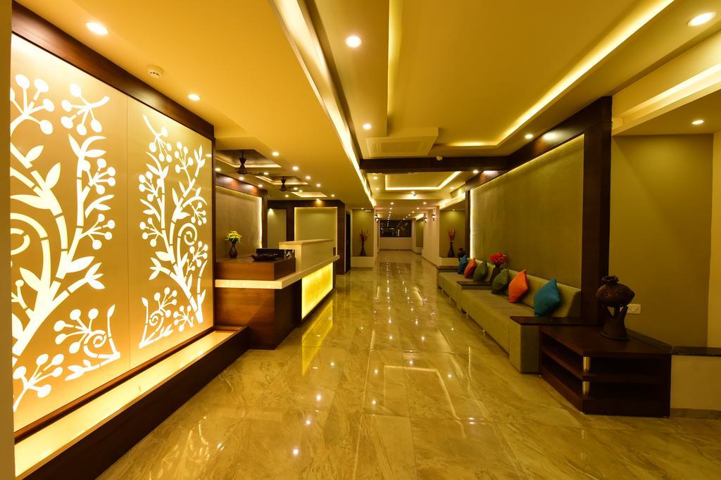 Nadiād Hotel Opulence מראה חיצוני תמונה