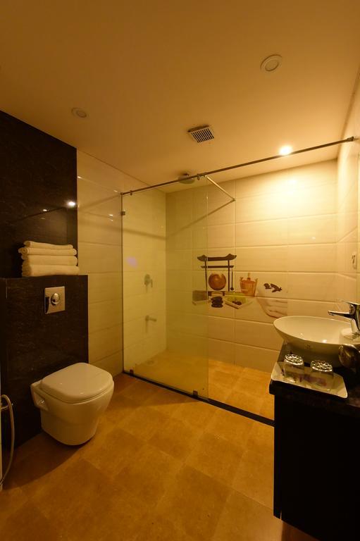 Nadiād Hotel Opulence מראה חיצוני תמונה
