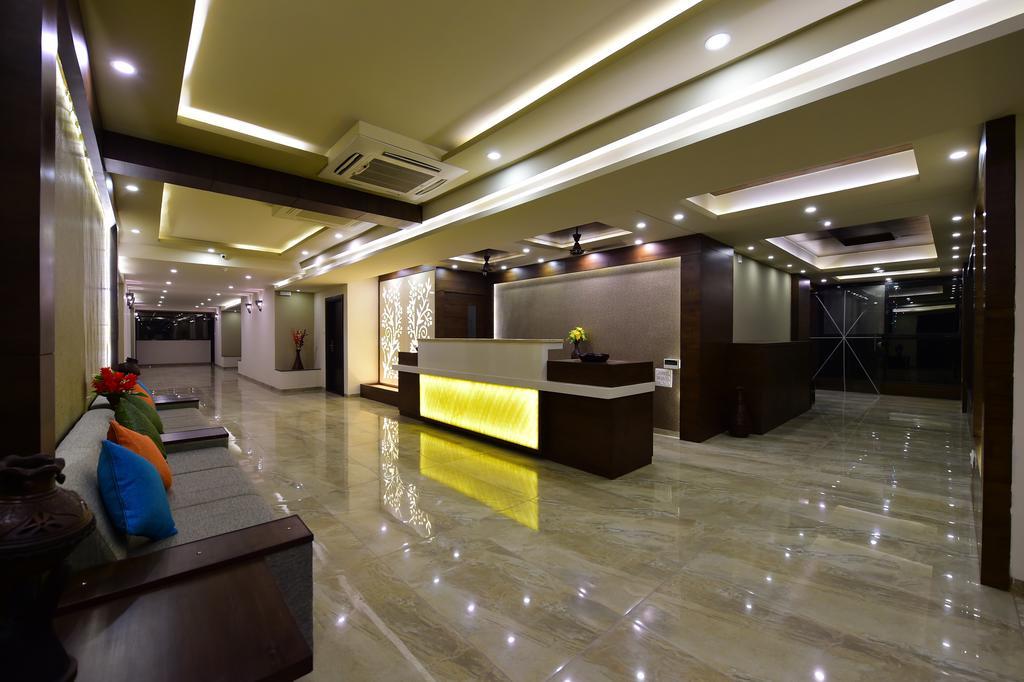 Nadiād Hotel Opulence מראה חיצוני תמונה