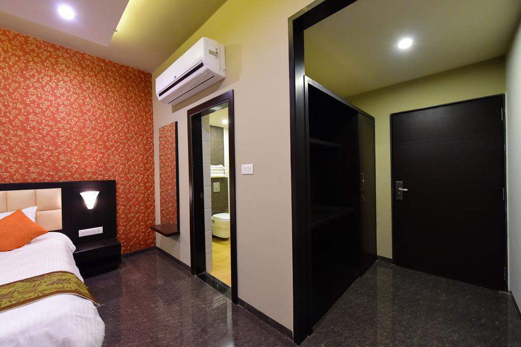 Nadiād Hotel Opulence מראה חיצוני תמונה