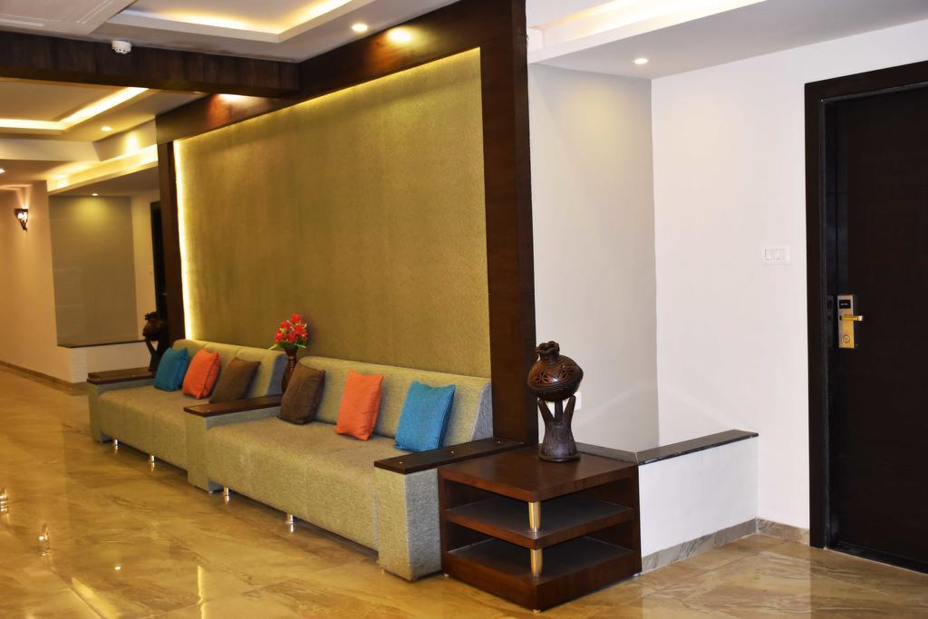 Nadiād Hotel Opulence מראה חיצוני תמונה