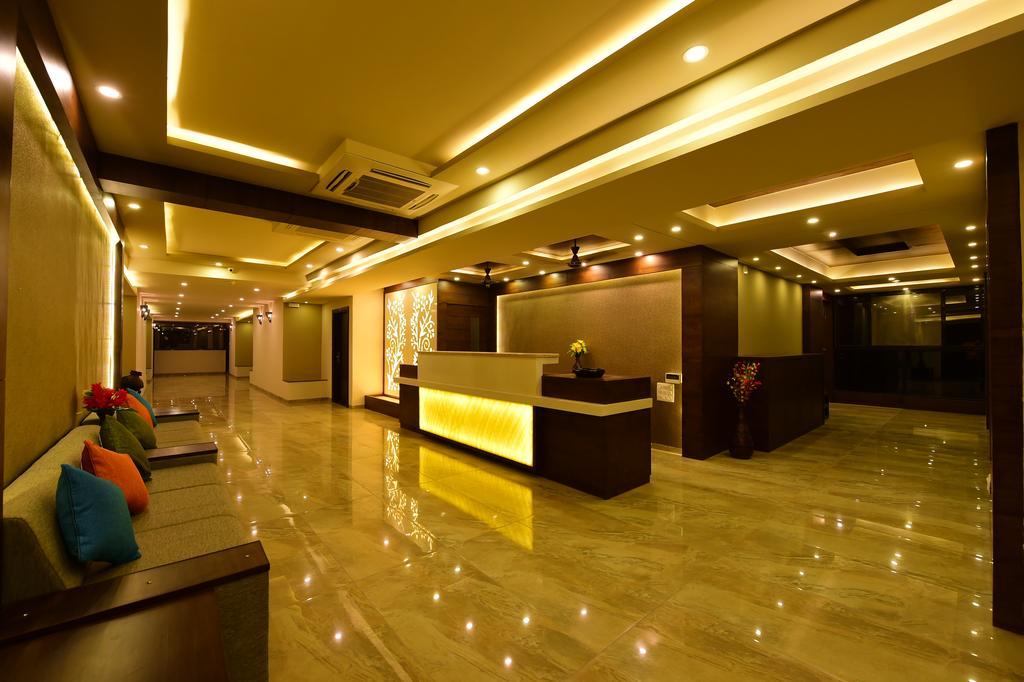 Nadiād Hotel Opulence מראה חיצוני תמונה