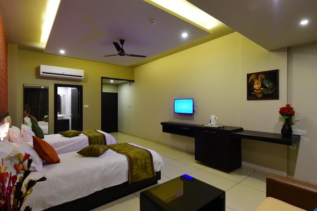 Nadiād Hotel Opulence מראה חיצוני תמונה