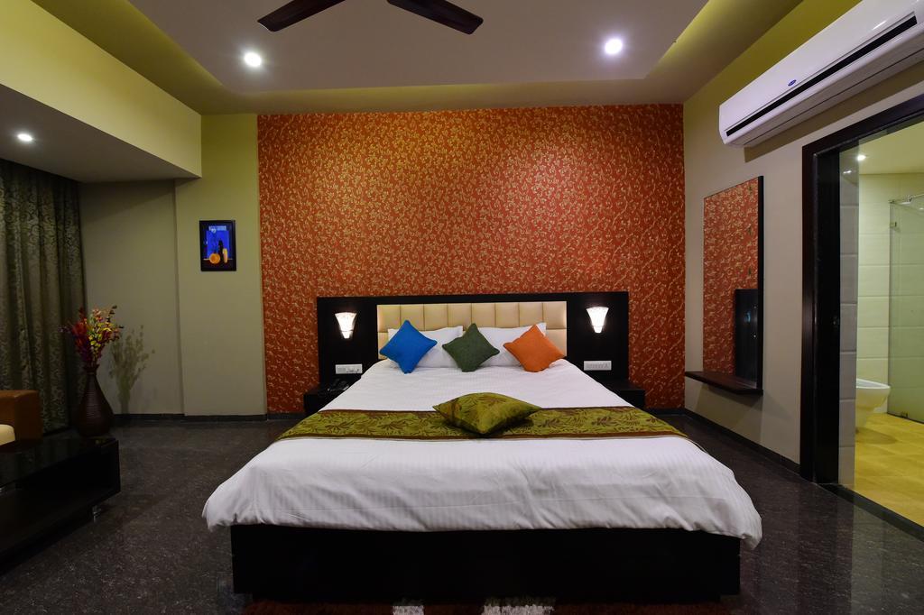 Nadiād Hotel Opulence מראה חיצוני תמונה