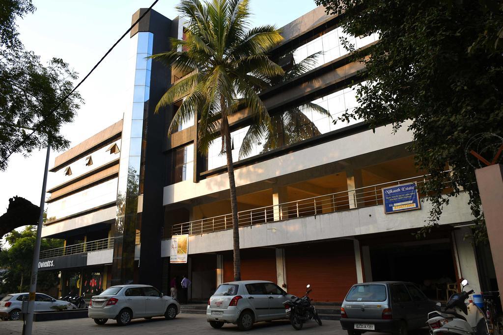 Nadiād Hotel Opulence מראה חיצוני תמונה