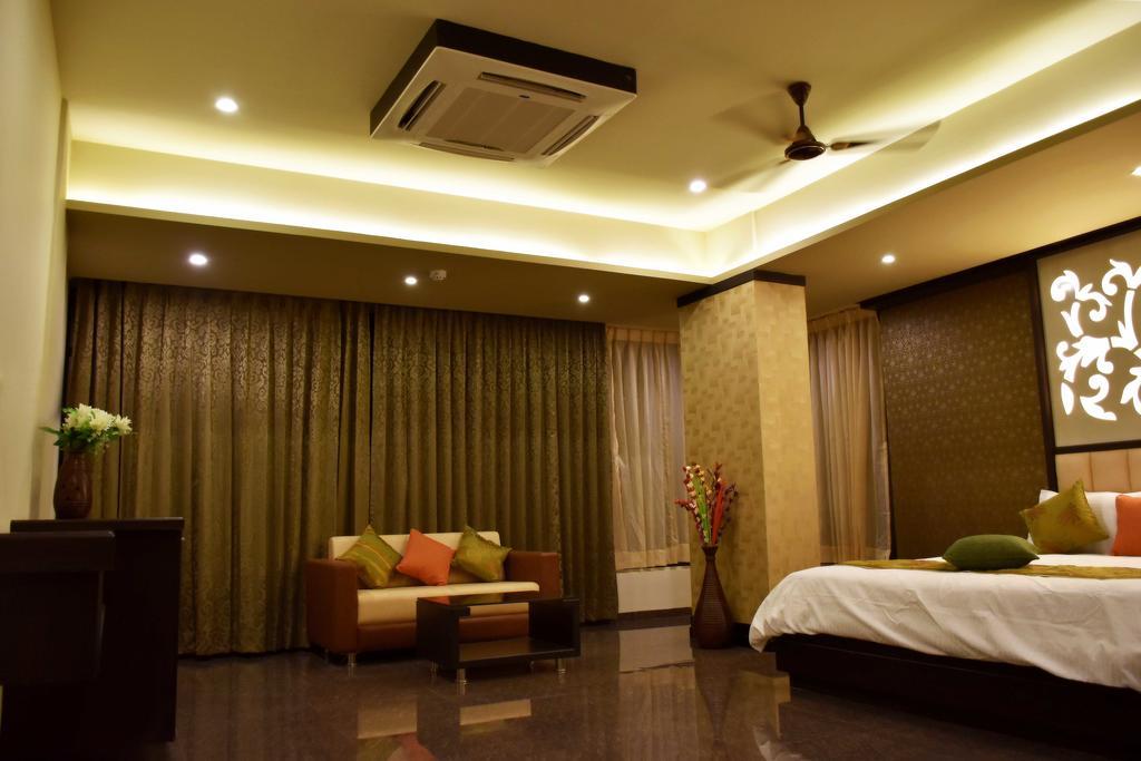 Nadiād Hotel Opulence מראה חיצוני תמונה