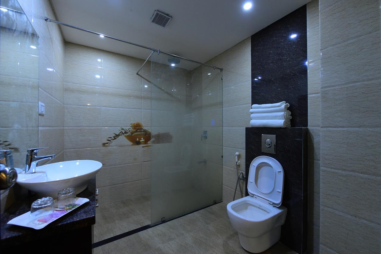 Nadiād Hotel Opulence מראה חיצוני תמונה