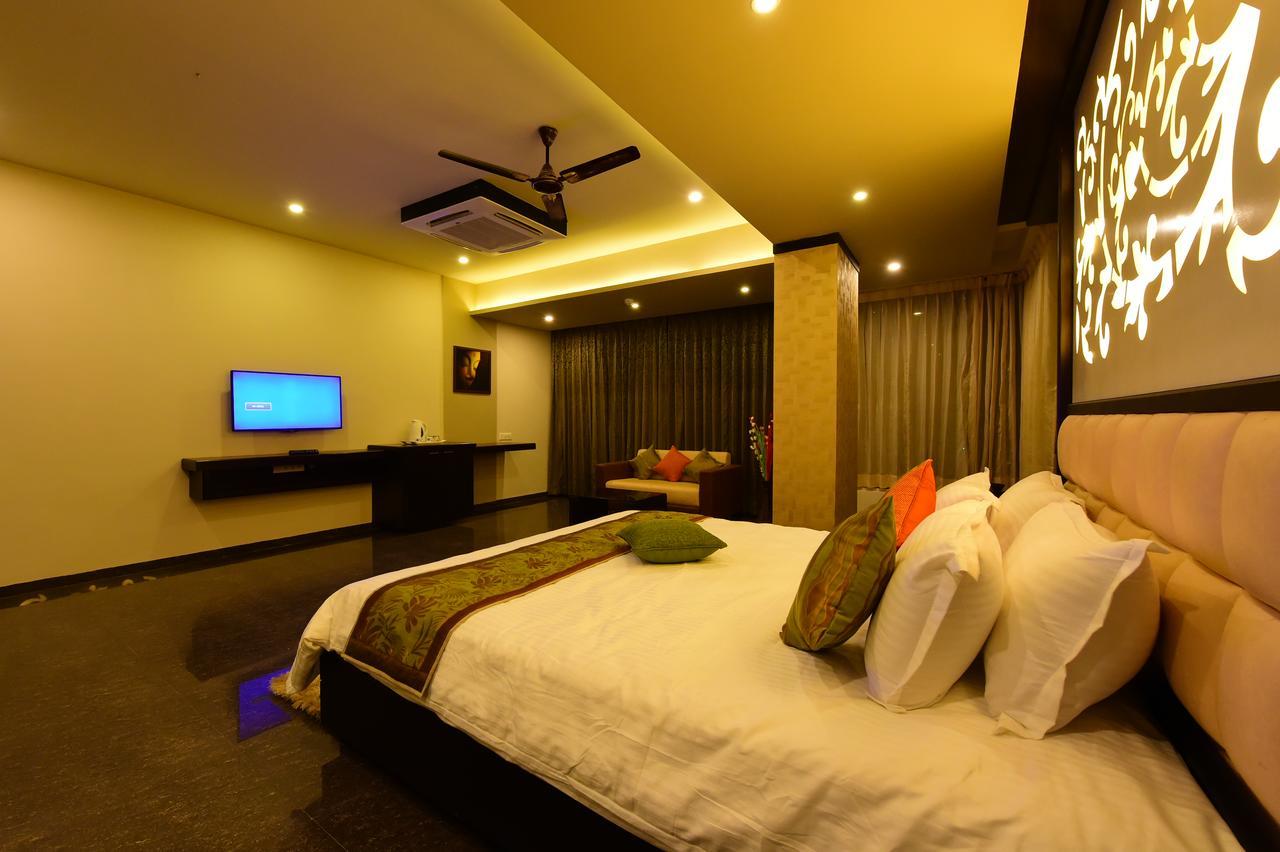 Nadiād Hotel Opulence מראה חיצוני תמונה